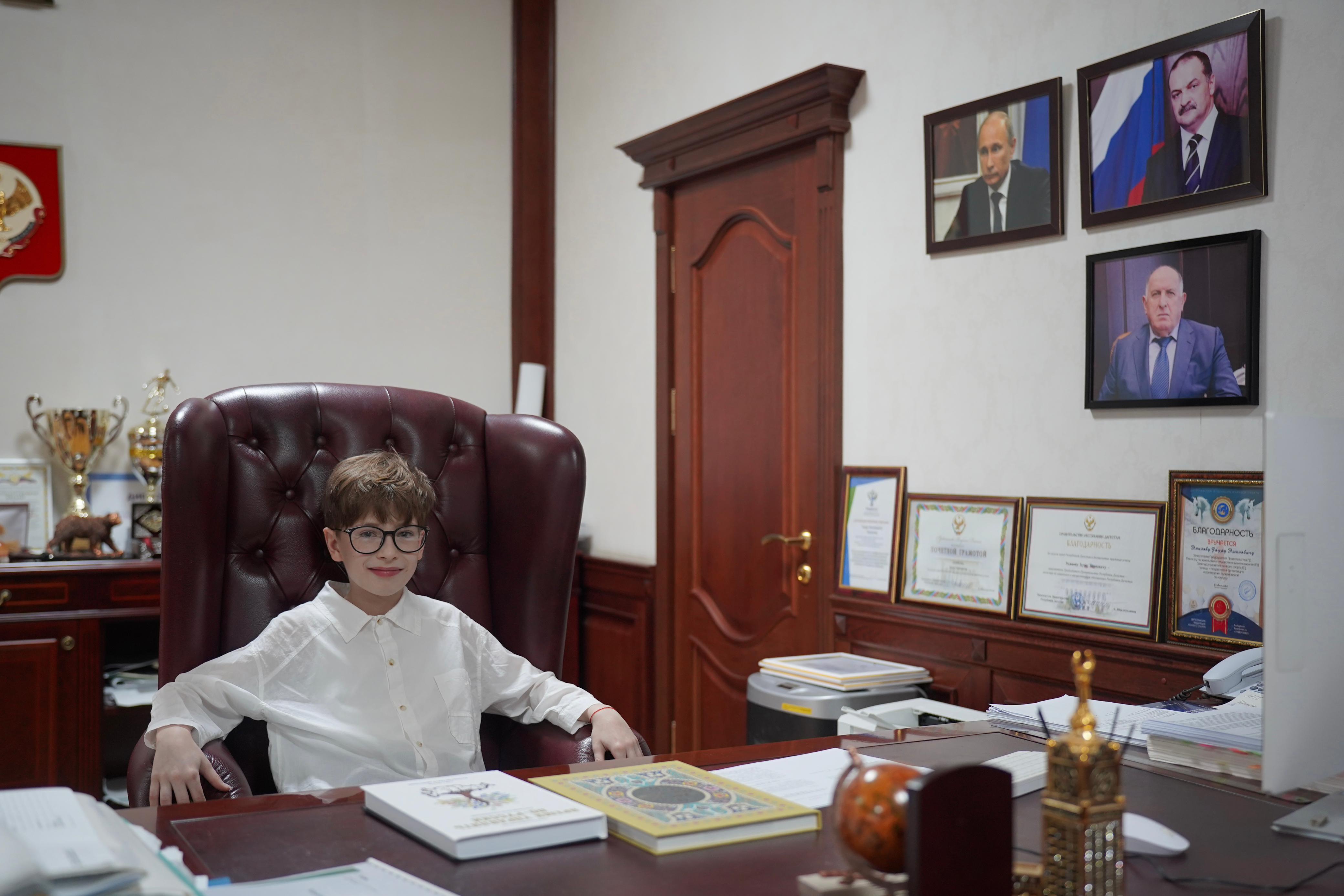 Заур Эминов встретился с 11-летним изобретателем из Дербента